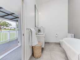 Hamptons White House