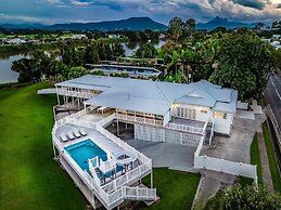 Hamptons White House