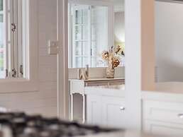 Hamptons White House