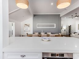 Hamptons White House