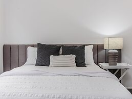 Hamptons White House