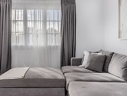 Hamptons White House