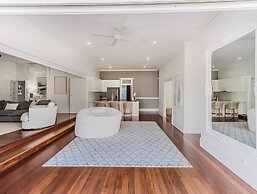 Hamptons White House