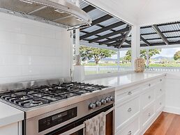 Hamptons White House