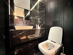 free pool the manor luxury condotel