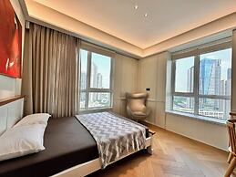 free pool the manor luxury condotel