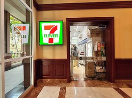 free pool the manor luxury condotel