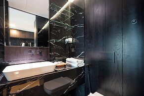 free pool the manor luxury condotel