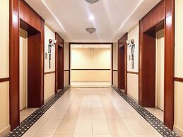 free pool the manor luxury condotel