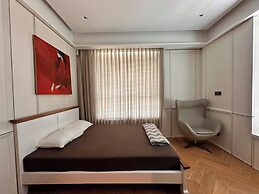 free pool the manor luxury condotel