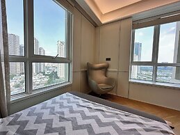 free pool the manor luxury condotel