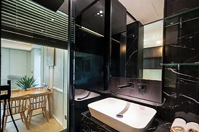 free pool the manor luxury condotel