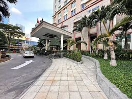 free pool the manor luxury condotel