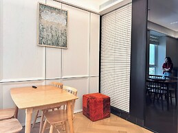 free pool the manor luxury condotel