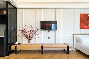 free pool the manor luxury condotel