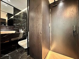 free pool the manor luxury condotel