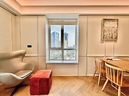 free pool the manor luxury condotel