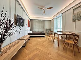 free pool the manor luxury condotel