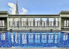 free pool the manor luxury condotel