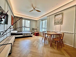 free pool the manor luxury condotel