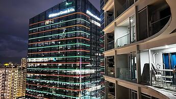 Uptown Parksuites Tower Two