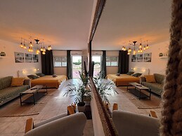 Gugel Waves Apartments