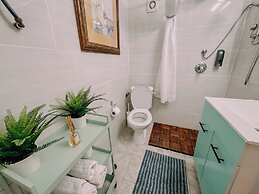 Gugel Waves Apartments