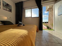 Gugel Waves Apartments