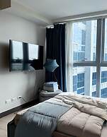 Uptown Parksuites Tower One