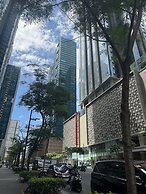 Uptown Parksuites Tower One