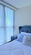 Uptown Parksuites Tower One