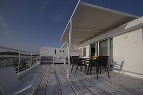 Luxury penthouse with stunning riviera view by GHH