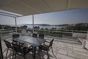 Luxury penthouse with stunning riviera view by GHH