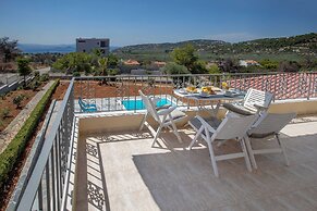 Villa with S. Pool Theologos by GHH