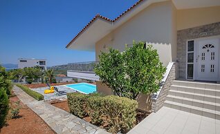 Villa with S. Pool Theologos by GHH