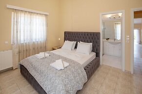 Villa with S. Pool Theologos by GHH