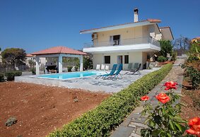 Villa with S. Pool Theologos by GHH