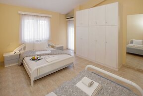 Villa with S. Pool Theologos by GHH