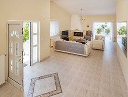 Villa with S. Pool Theologos by GHH