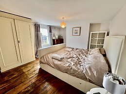 Housesleeps7-parking-garden-fireplace-beachnearby