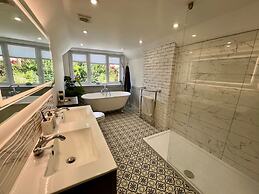 Housesleeps7-parking-garden-fireplace-beachnearby