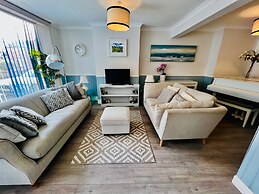 Housesleeps7-parking-garden-fireplace-beachnearby