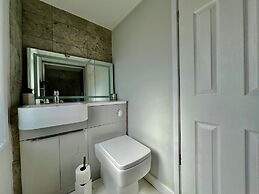 Housesleeps7-parking-garden-fireplace-beachnearby