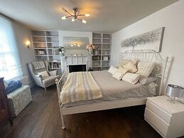 Housesleeps7-parking-garden-fireplace-beachnearby