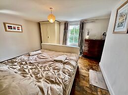 Housesleeps7-parking-garden-fireplace-beachnearby