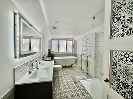 Housesleeps7-parking-garden-fireplace-beachnearby