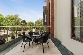 MIRANDA by AKAMA STAYS