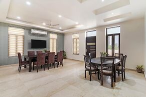 MIRANDA by AKAMA STAYS