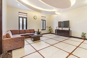 MIRANDA by AKAMA STAYS