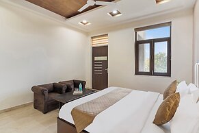 MIRANDA by AKAMA STAYS